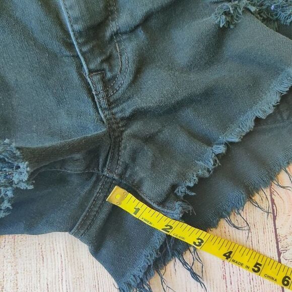 American Eagle distressed hi-rise festival denim shorts sz 2 - Picture 4 of 9